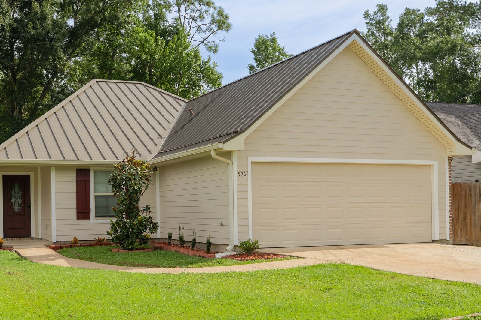 Exterior — 572, Lafayette, Louisiana