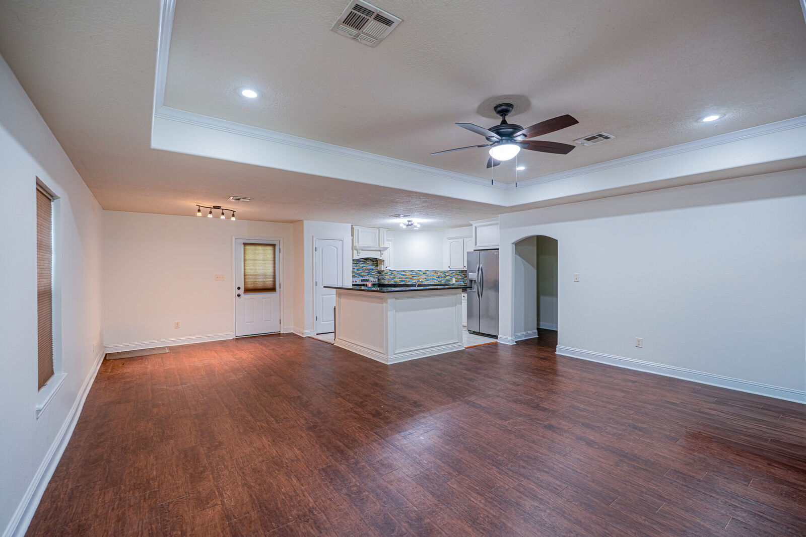 Living & Kitchen — 572, Lafayette, Louisiana