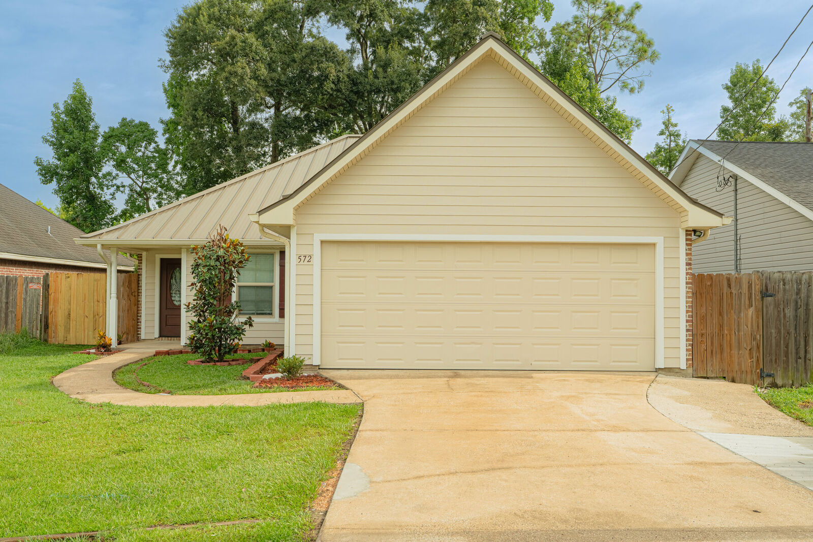 Front Elevation — 572, Lafayette, Louisiana